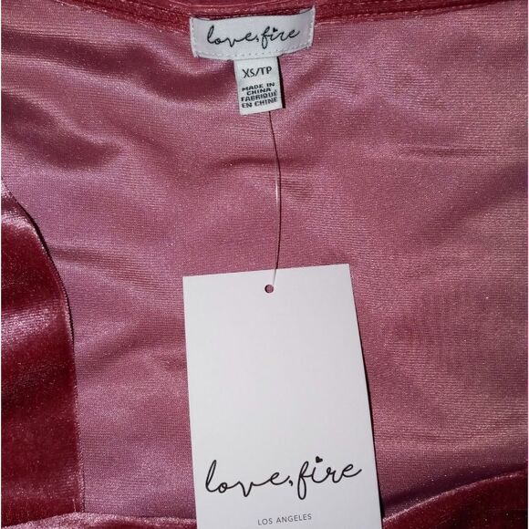 Velvet top (no measurements sorry) - Picture 16 of 16